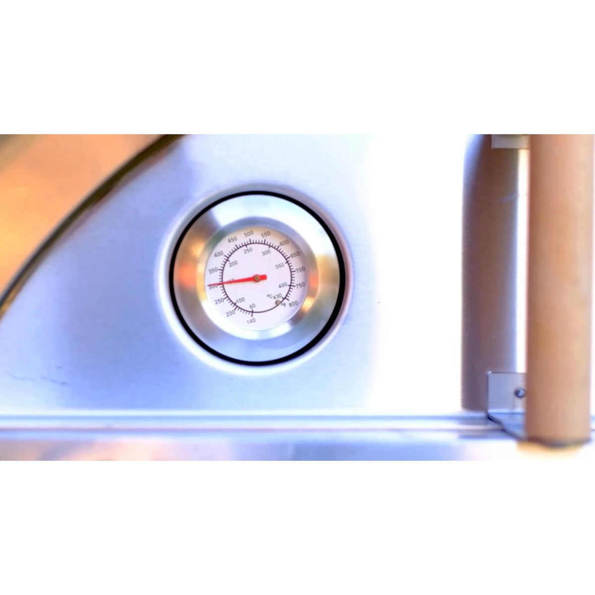 Built-in temperature gauge on the door of the WPPO Karma 32 wood-fired oven, marked in Fahrenheit and Celsius